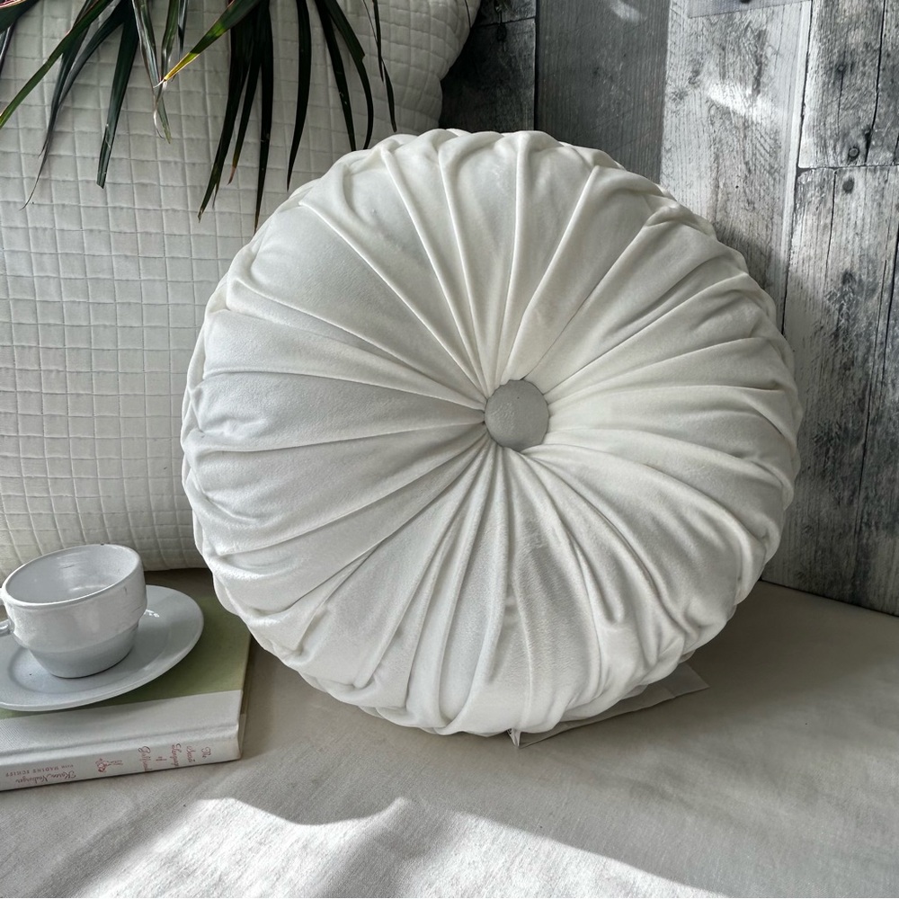 🌴Elegant Soft Velvety White Round Tufted/Pleated Pillow with Button